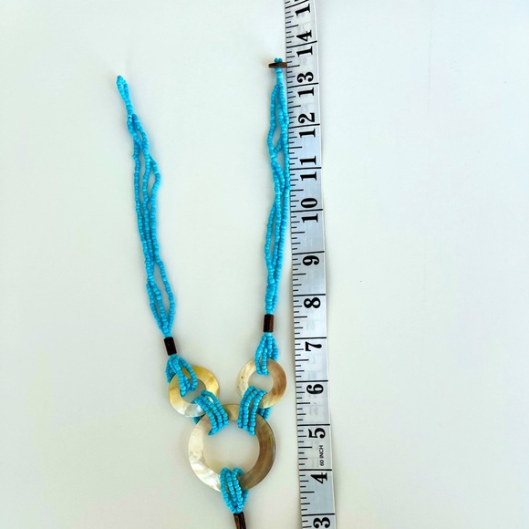 💙 Chunky beaded necklace with mother of pearl accents and turquoise beeds - Picture 3 of 4
